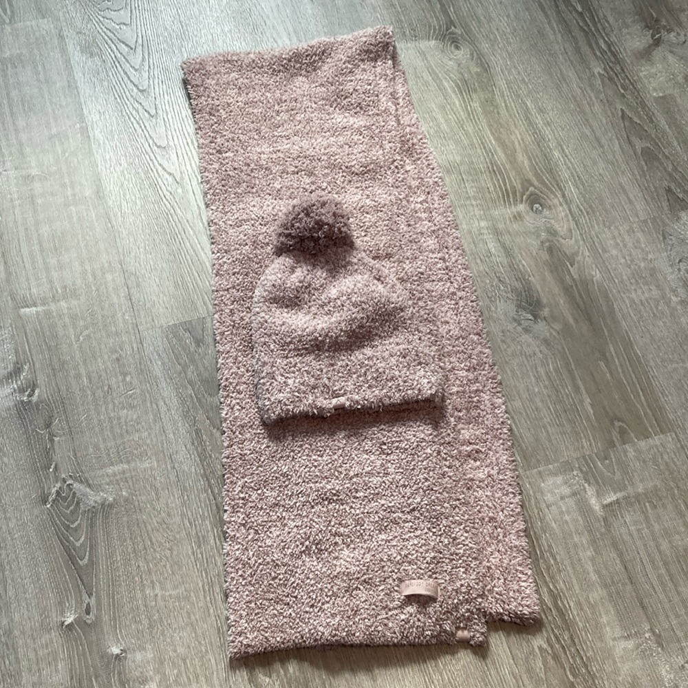 Barefoot Dreams adult size beanie hat and scarf 2 piece set